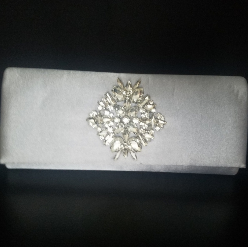 INC. INTERNATIONAL CONCEPTS Chain Clutch - Picture 2 of 7